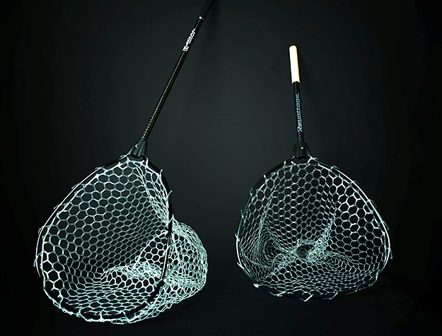 ラバーランディングネットは2024年新登場の軽量カーボンシャフトを採用