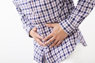 腹痛のイメージ写真
