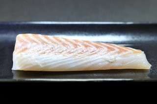 スズキの身の写真