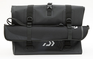 TPトートバッグ(D)は2023年ダイワから新発売の防水ターポリン生地バッグ！