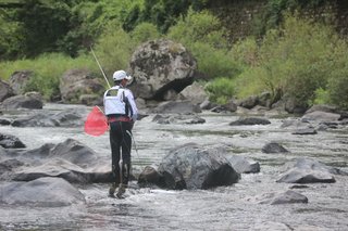 操作性抜群の鮎釣り竿、河川規模に合わせてマルチフレックスで遊び