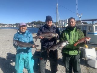 佐円丸の釣行は一人での乗船でも超楽しい！イカや高級魚との出会いに船全体が大盛り上がり！【口コミ掲載】