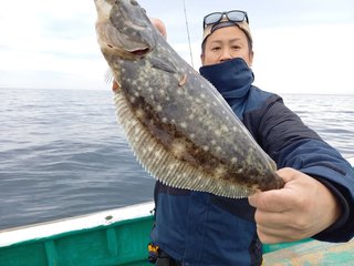 【釣果速報】60cmの良型出る！大型交じり食い順調のヒラメは和歌山県大南荘勝丸で狙いに行こう！