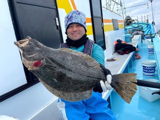 【釣果速報】1kgオーバーの良型ヒラメが連続ヒット！千葉県勘栄丸でヒラメのアタリを思う存分感じよう！