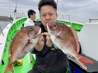 【釣果速報】神奈川県あまさけや丸で3.50kgの大型マダイをキャッチ！アジのアタリも好調！活性上々で豪華なゲストが釣れる最高のシーズンに突入！