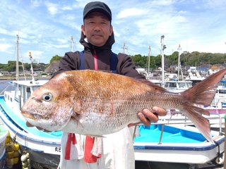 【釣果速報】神奈川県せどおと丸で4.40kgのど迫力マダイをキャッチ！！修丸は大物マダイを捕まえに行きませんか？