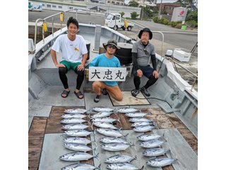 【釣果速報】三重県大忠丸でカツオ全員ゲット！2.00～3.00kgの一番おいしいサイズが釣れてます！青物狙うなら今スグの乗船がベスト！