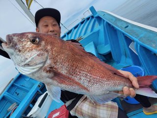 【釣果速報】でか～～～～い！茨城県大春丸で5.48kgのマダイキャッチ！現在、中～大鯛メインにコンスタントに釣れてる模様です！