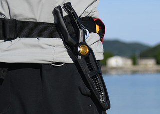 ライトグリッパーは2024年シマノから新登場の携帯ホルスター付き魚バサミ！