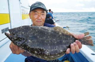 大原ヒラメ開幕　イワシの動きにドキドキ　だれでも気軽に泳がせ釣り