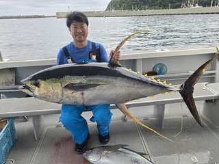 【釣果速報】神奈川県一郎丸でキハダGET！最大74.00kgの大型確保で船上は大盛り上がり！