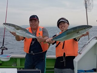 【釣果速報】千葉県利八丸でワラサ好調！10.50kgのどっしりサイズ上がる！青物の引きを存分に感じられる大満足の釣行に！