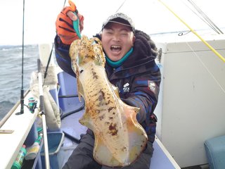 【釣果速報】良型の1.25kgアオリイカをゲット！神奈川県丸伊丸で普段食べられない高級イカをゲットしよう！