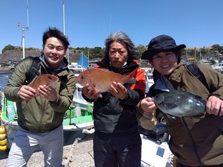 【釣果速報】神奈川県せどおと丸でマダイ・メジナと人気魚種続々ゲット！いろいろな魚との出会いを楽しみたい人は即予約を！