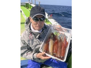【釣果速報】神奈川県長三朗丸でMAX50cmの胴長ヤリイカ確保！ビッグサイズの高級イカを今こそ狙いに行こう！