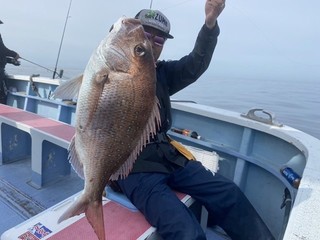 【釣果速報】千葉県梅花丸でTOP10匹のマダイをGET！！両手いっぱいのお土産に船上のテンションはMAX！
