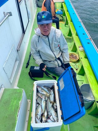 【釣果速報】良型アジがクーラーにぎっしり！神奈川県の久里浜黒川本家で質も量も大満足の釣行を楽しもう！