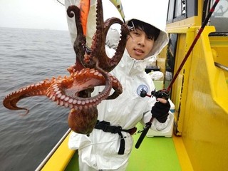 【釣果速報】神奈川県鴨下丸kawanaでマダコ全員キャッチ！TOP14匹！一度釣るとクセになるタコ釣りはこの夏絶対挑戦して！