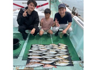 【釣果速報】悪天候後のハンデを乗り越え、良型マダイ・マアジGET！！和歌山県淡隆丸で人気魚種を一気に狙いに行こう！