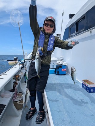 【釣果速報】神奈川県太郎丸でで40cmオーバーのデカアジをゲット！デカい魚の迫力にシビれろ！
