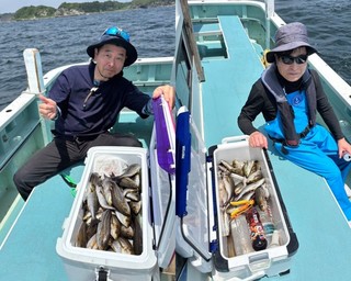【釣果速報】神奈川県伝五郎丸で朝からイサキ好調！竿頭は64匹！今なら一日中数釣りが楽しめます！
