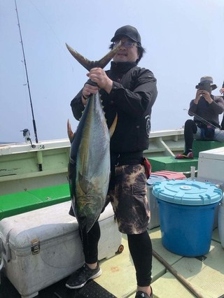 【釣果速報】16kg！神奈川県邦丸でモンスターマグロ確保！クライマックスに差し掛かったマグロ釣行、乗船を急げ！