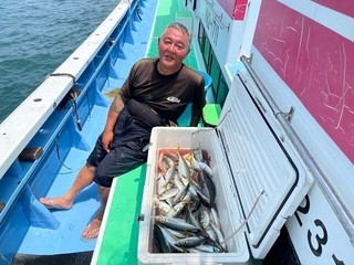 【釣果速報】神奈川県大松丸で特大アジ爆釣！？クーラー満タンの釣果に釣り人大満足！