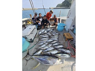 【釣果速報】神奈川県一郎丸の釣果が超壮観！キハダ・キメジの大行列！一生記憶に残るビッグワンを釣り上げよう！
