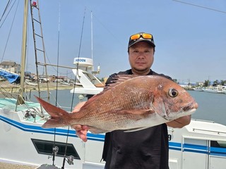 【釣果速報】千葉県富士丸で1.8kgの良型マダイをゲット！活性上々で豪華なゲストが釣れる最高のシーズンに突入！