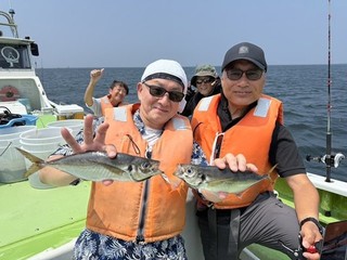 【釣果速報】神奈川県政信丸で最大38cmのアジ釣れる！サイズ良好な絶品アジを狙うなら今！