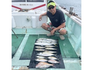 【釣果速報】雨にも負けず、和歌山県淡隆丸でマダイ・マサバ・マアジ・イサキ・メジロGET！多種多様な魚と出会いたいなら今すぐ乗船を！
