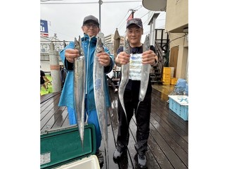 【釣果速報】風のハンデを乗り越え、121cmのドラゴンタチウオGET！！神奈川県荒川屋で人気魚種を一気に狙いに行こう！