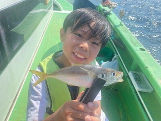 【釣果速報】良型アジがクーラーにぎっしり！東京都の深川 吉野屋で質も量も大満足の釣行を楽しもう！