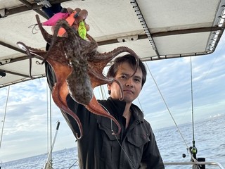 【釣果速報】茨城県BLUE DRAGONで全員マダコGET達成！好調の今、ぜひ乗船予約を！