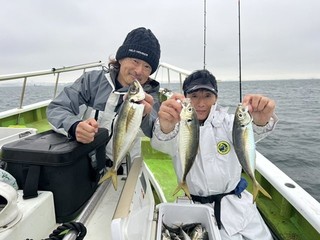 【釣果速報】神奈川県政信丸でアジトップ100匹！記録更新が狙える今はサイズも良型でとってもおトク！