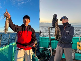 【釣果速報】ウネリも敵じゃない！神奈川県哲夫丸でアオリイカ高活性＆全員ゲット！0.90kgの良型も！