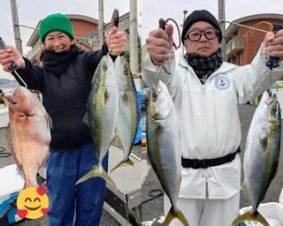 【釣果速報】神奈川県愛正丸の釣行でイナダ・マダイ・アジなど人気魚種集結！反応山盛りで爆釣期待大！