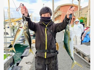 【釣果速報】神奈川県愛正丸でアジ・イナダ絶好調！数釣りするなら今すぐの乗船がおすすめ！
