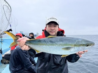 【釣果速報】愛知県正将丸で90cmのワラサゲット！今年一番の強烈なファイトで2025年を締めくくろう！