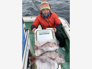 【釣果速報】神奈川県あまさけや丸でマダイ・カワハギゲット！ラスト30分に強烈な引きのアタックあり！海が落ち着けば、さらなる爆釣の予感！？