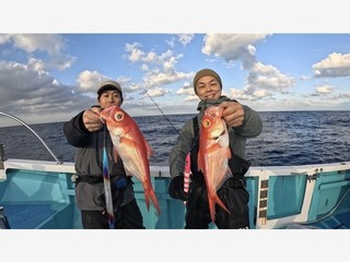 【釣果速報】静岡県もき丸でキンメ釣れた！全員キャッチで好調！今すぐキンメ天国に直行だ！