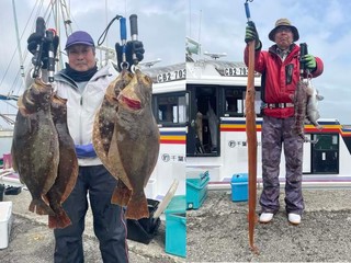 【釣果速報】千葉県秀丸で2.00kgのヒラメGET！ハタやアカヤガラなどの高級魚も勢ぞろいで船上のテンションはMAX！