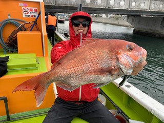 【釣果速報】神奈川県村本海事で2.30kgマダイをゲット！船釣りデビューするならココに決まり！