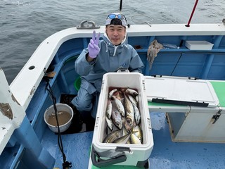 【釣果速報】神奈川県大松丸で45cmのギガアジはじめ良型アジ好調！数も型も大満足の釣行へGO！