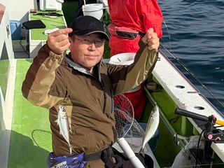 【釣果速報】神奈川県はやぶさ丸で40cmのデカアジはじめ良型アジ好調！釣れすぎて笑いが止まらない釣行を体験してみませんか？