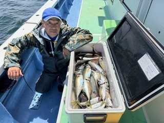 【釣果速報】クーラーいっぱい絶好調！！神奈川県大松丸でマアジTOP75匹！ぜひ、あなたもロマン溢れる釣行を！