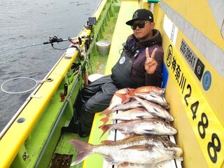【釣果速報】雨にも負けず！風にも負けず！神奈川県鴨下丸kawanaでマダイGET！釣って楽しく食べておいしいお得な釣行です！