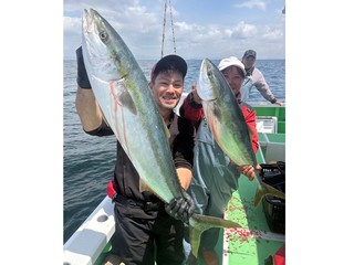 【釣果速報】神奈川県あまさけや丸で7.00kgの極太ブリをキャッチ！絶品ヒラメも短…