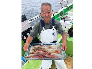 【釣果速報】神奈川県たいぞう丸でマルイカ・ムギイカがテンポ良く上がる！数も型も大満足で釣り客全員テンションMAX！