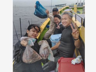 【釣果速報】雨にも負けず、マダコGET！4人で26杯の大健闘！東京都船宿豆やで夏の…
